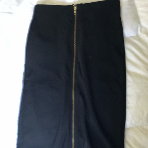 Black supper skirt - Picture 3 of 3